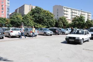 Otomobildeki gaz ka&ccedil;ağı paniğe neden oldu