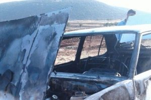 Seyir halindeki otomobil alev alev yandı