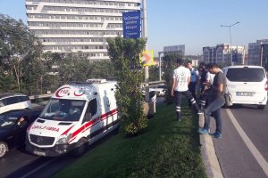 Yol kenarında &ouml;l&uuml; bulundu