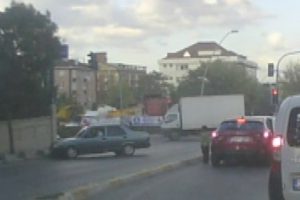 Viraj kurallarını hi&ccedil;e sayan gen&ccedil; canından oluyordu