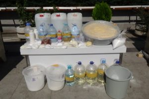 Uyuşturucu şebekesi &ccedil;&ouml;kertildi: Aralarında &ouml;ğretmen de var