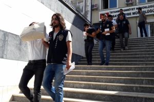 Telefon dolandırıcılarına operasyon: 13 g&ouml;zaltı