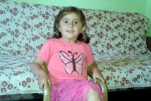 R&uuml;zgarın u&ccedil;urduğu &ccedil;atının altında kalan &ccedil;ocuk &ouml;ld&uuml;