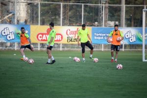 "Milli ma&ccedil; arasına puanla girdiğimiz i&ccedil;in mutluyuz"