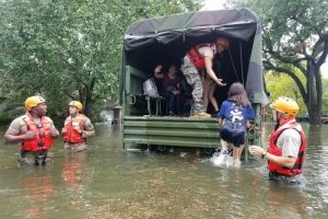Houston'da 2 bin kişi kurtarıldı