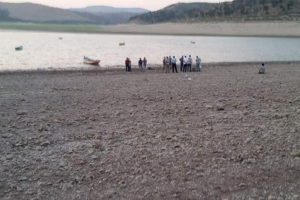 Babasının cansız bedenini sudan &ccedil;ıkardı