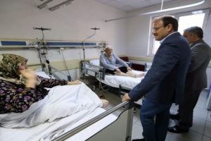 &Ccedil;avuşoğlu'ndan Bursa'da hastalara ge&ccedil;miş olsun ziyareti