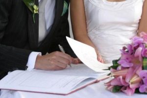 Nikahtan &ouml;nce tercih formu verilecek: M&uuml;ft&uuml; m&uuml; yoksa memur mu?