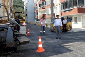 Bursa Osmangazi'de cadde ve sokaklara asfalt
