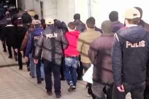 İzmir'de ter&ouml;r operasyonu: 16 g&ouml;zaltı