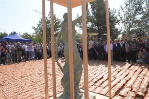 Kılı&ccedil;daroğlu'nun tuğlaya yapışacak plakete soyadı yanlış yazıldı