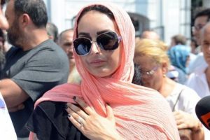 Vatan Şaşmaz'ın cenazesinde s&uuml;rpriz isim dikkat &ccedil;ekti