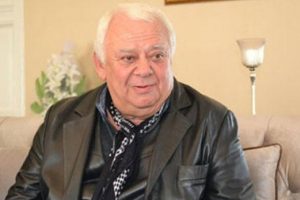 Usta oyuncu Erc&uuml;ment Balakoğlu'na kanser teşhisi
