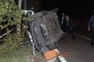 D&uuml;ğ&uuml;n d&ouml;n&uuml;ş&uuml; trafik kazası: 4 yaralı