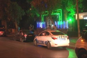 Gece kul&uuml;b&uuml; &ccedil;ıkışı silahlı kavga: 1'i ağır 2 yaralı