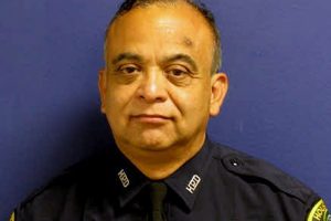 Houston'da bir polis sel sularına kapılarak &ouml;ld&uuml;