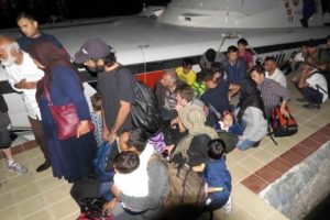 &Ccedil;anakkale'de 33 ka&ccedil;ak yakalandı
