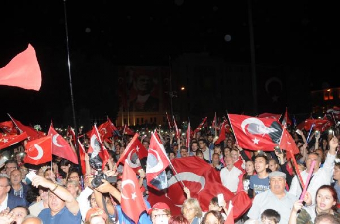 Eskişehir'de, 'Zafer Alayı' y&uuml;r&uuml;y&uuml;ş&uuml;ne 3 bin kişi katıldı