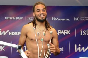 Denayer sağlık kontrol&uuml;nden ge&ccedil;ti