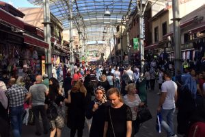 Bursa'da tarihi &ccedil;arşıda bayram bereketi