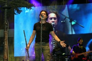 Ağa&ccedil;lı konser sahnesi Kıra&ccedil;'ın takdirini topladı
