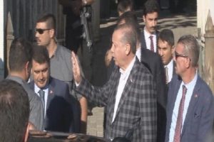 Cumhurbaşkanı Erdoğan anne ve babasının mezarını ziyaret etti