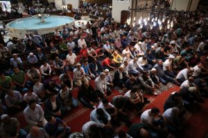 Bursa'da vatandaşlar camilere akın etti