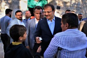 Başbakan Yardımcısı Hakan &Ccedil;avuşoğlu bayram namazını Bursa'da kıldı