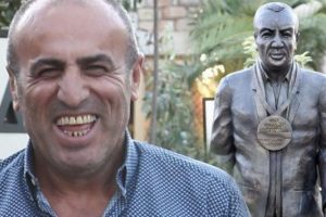 Selahattin Aydoğdu'nun heykelini diktiler!