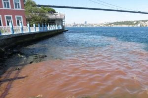 İstanbul Boğazı'nda yine aynı g&ouml;r&uuml;nt&uuml;ler