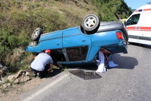 &Ccedil;arpışan 2 ara&ccedil; takla attı: 4 yaralı