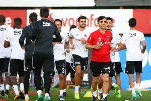 Beşiktaş, Karab&uuml;kspor ma&ccedil;ı hazırlıklarını s&uuml;rd&uuml;rd&uuml;