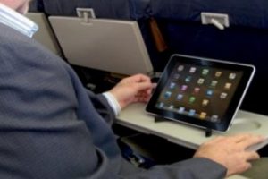 Mısır'dan İngiltere'ye u&ccedil;uşlardaki elektronik cihaz yasağı kaldırıldı