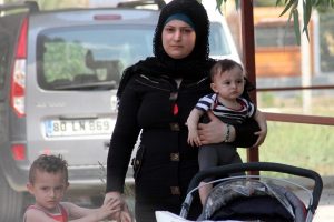 Suriyeli kadın 3 &ccedil;ocuğuyla kalacak yer bulamadı