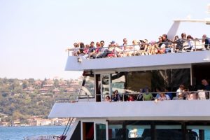 İstanbul Boğazı'nda bayram manzaraları