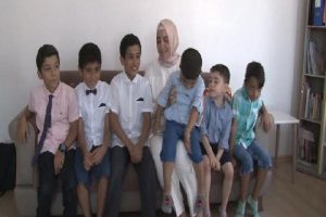 Bakan Kaya'dan &ccedil;ocuk evi ve huzurevine ziyaret