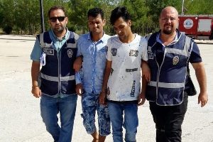 İranlı 3 hırsızlık ş&uuml;phelisi tutuklandı
