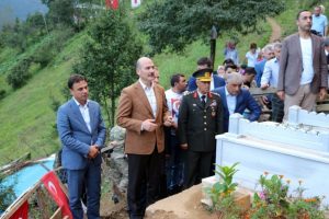 Bakan Soylu'dan Eren B&uuml;lb&uuml;l'&uuml;n mezarına ziyaret