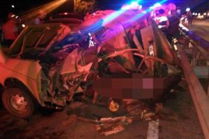 Balıkesir'de katliam gibi kaza: 4 &ouml;l&uuml;, 3 yaralı