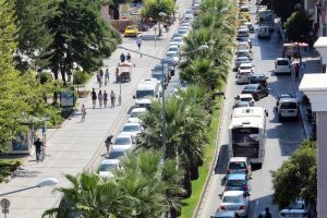 Feribot kuyruğu 2,5 kilometreye ulaştı