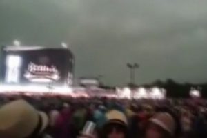 Festivale yıldırım d&uuml;şt&uuml;: 15 yaralı