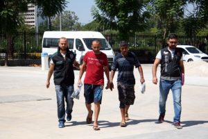 İ&ccedil; &ccedil;amaşırında uyuşturucuyla polise yakalandı