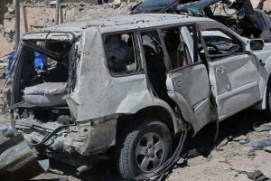 Somali'de askeri merkeze intihar saldırısı: 20'den fazla &ouml;l&uuml;