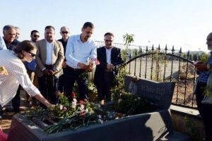 STK'lardan Tahir El&ccedil;i'nin kabrine bayram ziyareti