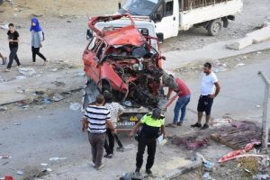 Hurdaya d&ouml;nen otomobildeki 4 kişi yaralandı