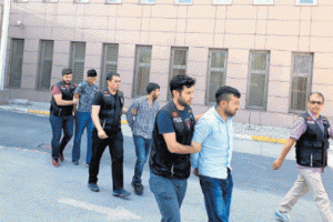 &Ccedil;ocuk yaştaki kızlara tuzak kurup, hayatlarını kararttılar!