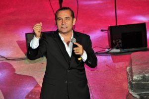 Muhabir single "vur ka&ccedil;" deyince Ferhat G&ouml;&ccedil;er şaşırdı