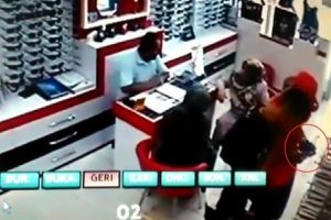 3 dakikada 2 bin liralık g&ouml;zl&uuml;k &ccedil;aldılar