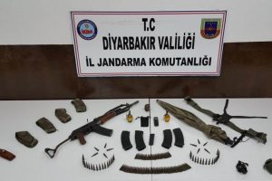 2 ter&ouml;rist etkisiz hale getirildi, 2 işbirlik&ccedil;i yakalandı
