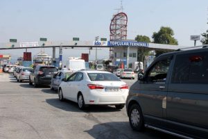 Feribot iskelesinde d&ouml;n&uuml;ş yoğunluğu